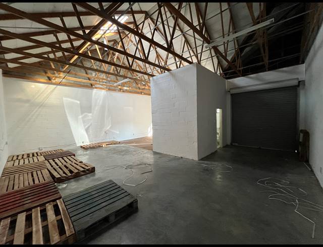102M² WAREHOUSE TO LET IN MILNERTON CENTRAL